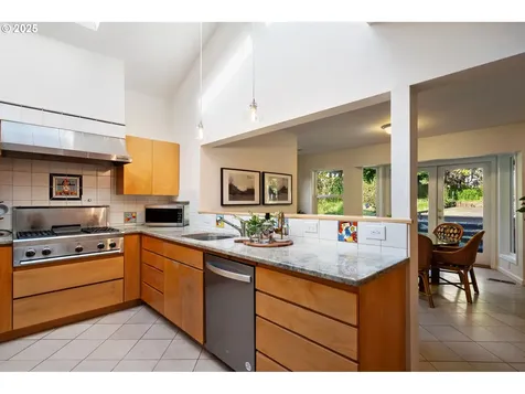 2941 SW Moss Street Portland OR 97219
