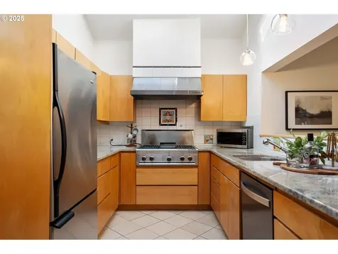 2941 SW Moss Street Portland OR 97219