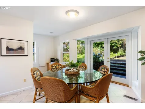 2941 SW Moss Street Portland OR 97219