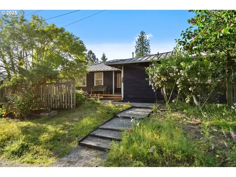 2941 SW Moss Street Portland OR 97219