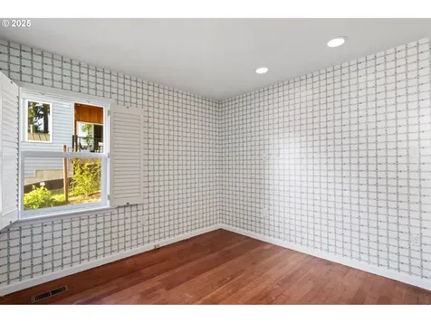 2941 SW Moss Street Portland OR 97219