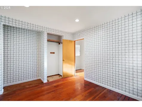 2941 SW Moss Street Portland OR 97219