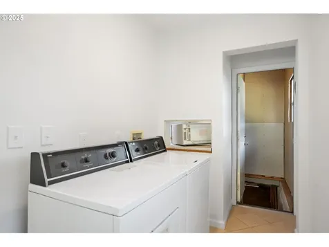 2941 SW Moss Street Portland OR 97219