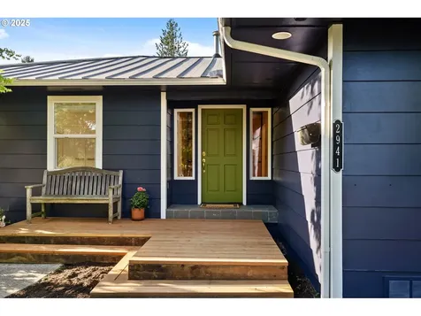 2941 SW Moss Street Portland OR 97219