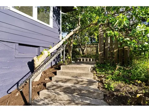 2941 SW Moss Street Portland OR 97219