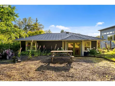 2941 SW Moss Street Portland OR 97219