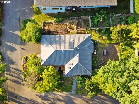2941 SW Moss Street Portland OR 97219