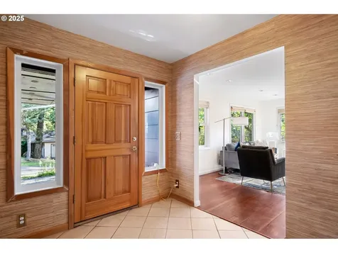 2941 SW Moss Street Portland OR 97219