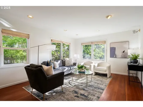 2941 SW Moss Street Portland OR 97219