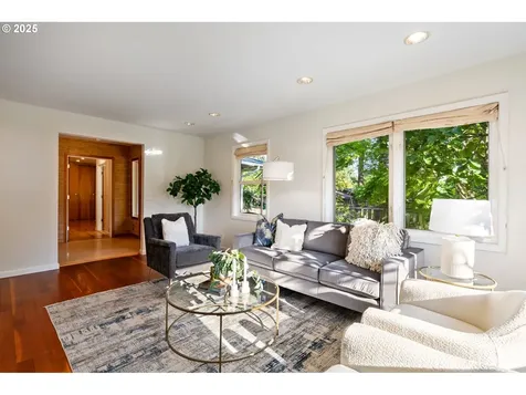 2941 SW Moss Street Portland OR 97219