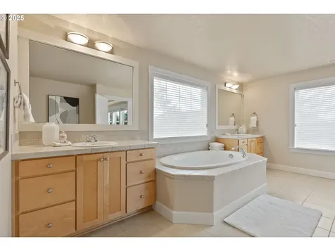 6053 NW Landing Drive Portland OR 97229