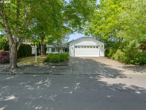 1761 SW Songbird Street Mcminnville OR 97128