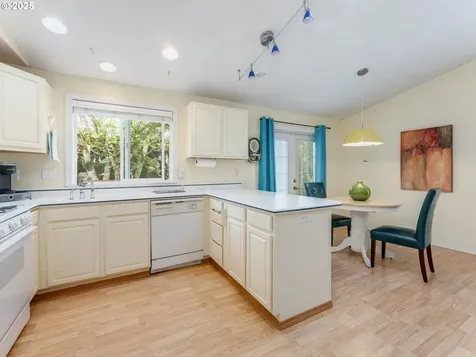 1761 SW Songbird Street Mcminnville OR 97128
