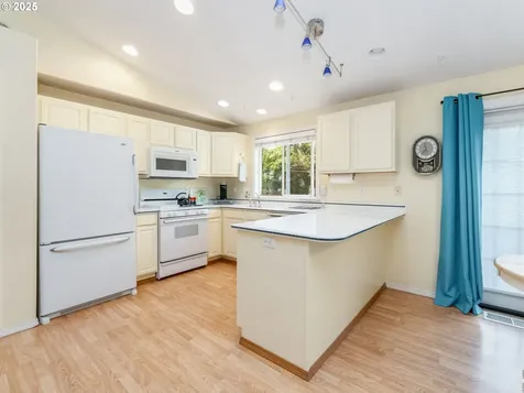 1761 SW Songbird Street Mcminnville OR 97128