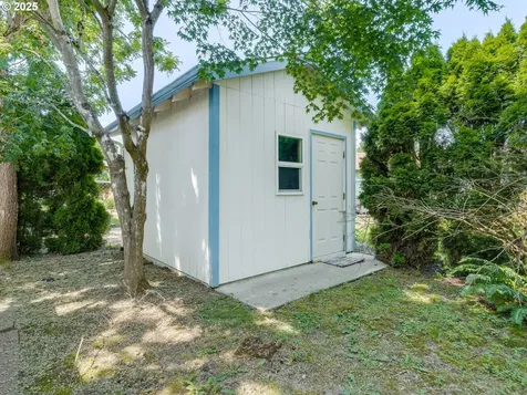 1761 SW Songbird Street Mcminnville OR 97128