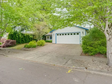 1761 SW Songbird Street Mcminnville OR 97128