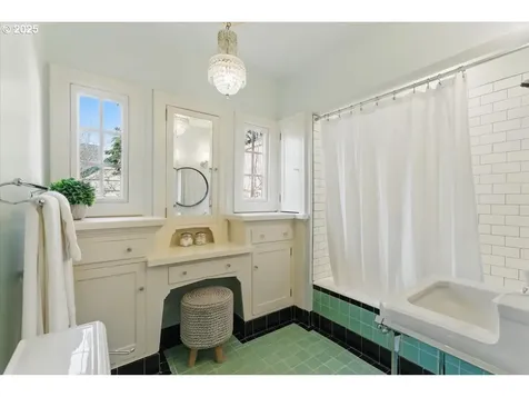 2627 SE Stephens Street Portland OR 97214