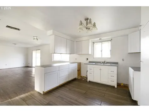 9032 Thurston Road Springfield OR 97478