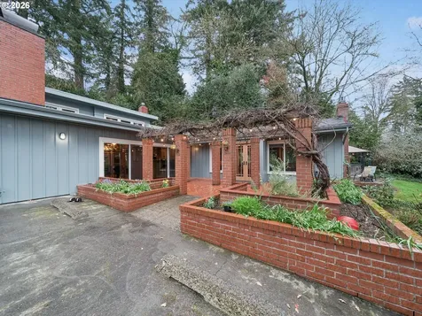 8401 SW Canyon Lane Portland OR 97225