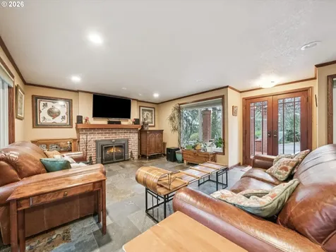 8401 SW Canyon Lane Portland OR 97225