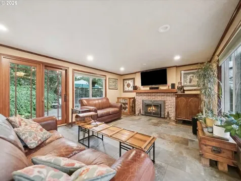 8401 SW Canyon Lane Portland OR 97225