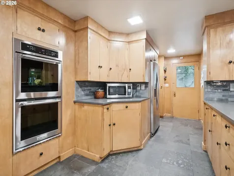 8401 SW Canyon Lane Portland OR 97225
