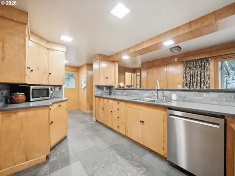 8401 SW Canyon Lane Portland OR 97225
