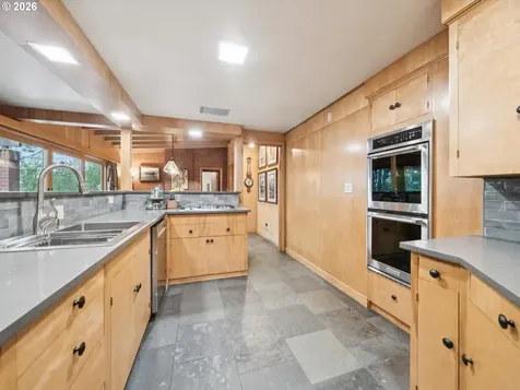 8401 SW Canyon Lane Portland OR 97225