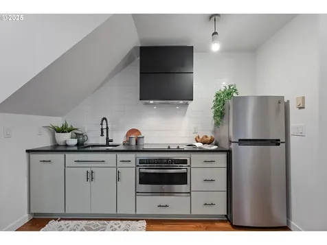 4303 SE Division Street Portland OR 97206