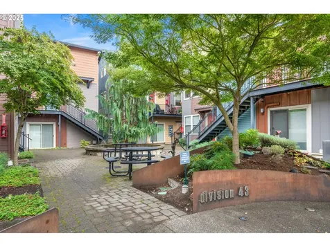 4303 SE Division Street Portland OR 97206