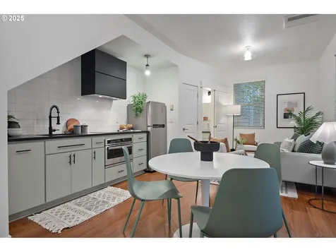 4303 SE Division Street Portland OR 97206