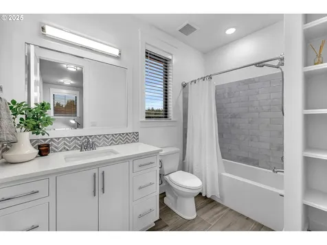 3439 NW Mcmaster Drive Camas WA 98607