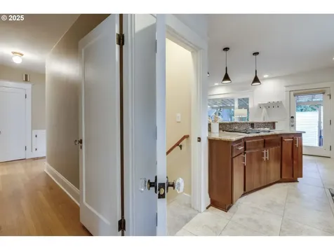 4005 NE Laddington Court Portland OR 97232