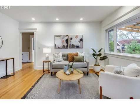 4005 NE Laddington Court Portland OR 97232