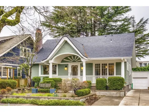 4005 NE Laddington Court Portland OR 97232