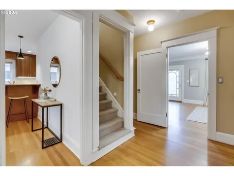 4005 NE Laddington Court Portland OR 97232