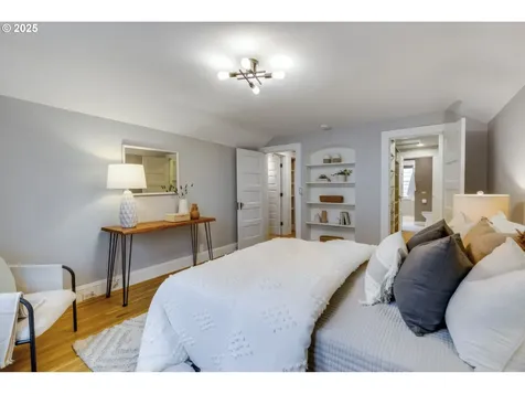 4005 NE Laddington Court Portland OR 97232