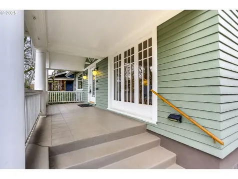 4005 NE Laddington Court Portland OR 97232
