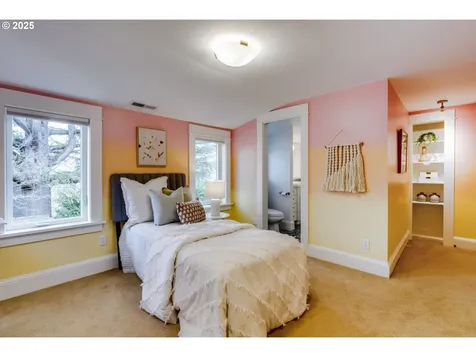 4005 NE Laddington Court Portland OR 97232
