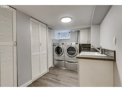 4005 NE Laddington Court Portland OR 97232