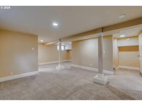 4005 NE Laddington Court Portland OR 97232