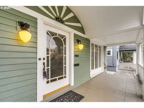 4005 NE Laddington Court Portland OR 97232
