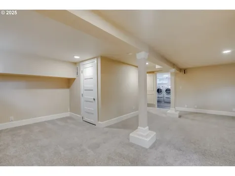 4005 NE Laddington Court Portland OR 97232