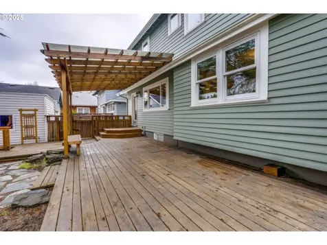 4005 NE Laddington Court Portland OR 97232