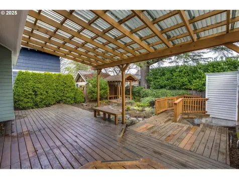 4005 NE Laddington Court Portland OR 97232