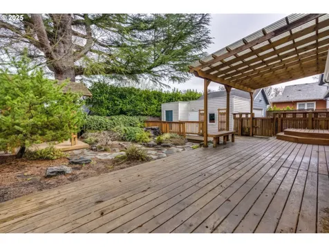 4005 NE Laddington Court Portland OR 97232