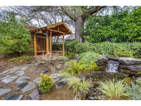 4005 NE Laddington Court Portland OR 97232