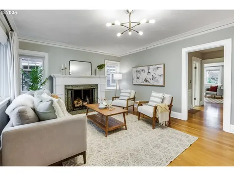 4005 NE Laddington Court Portland OR 97232