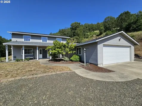2750 SE Booth Avenue Roseburg OR 97470