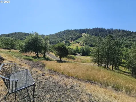 2750 SE Booth Avenue Roseburg OR 97470
